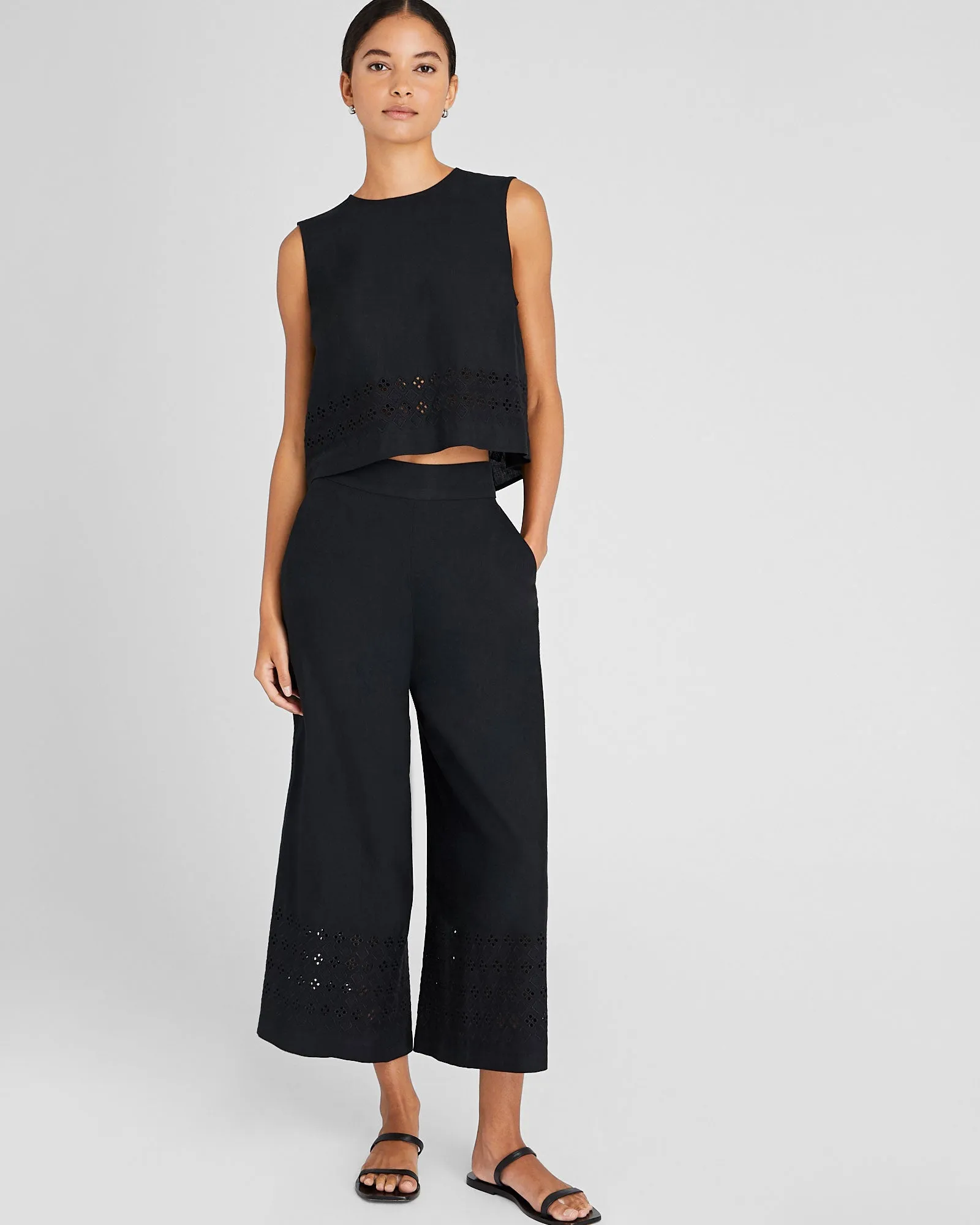 Eyelet Detail Cropped Pant