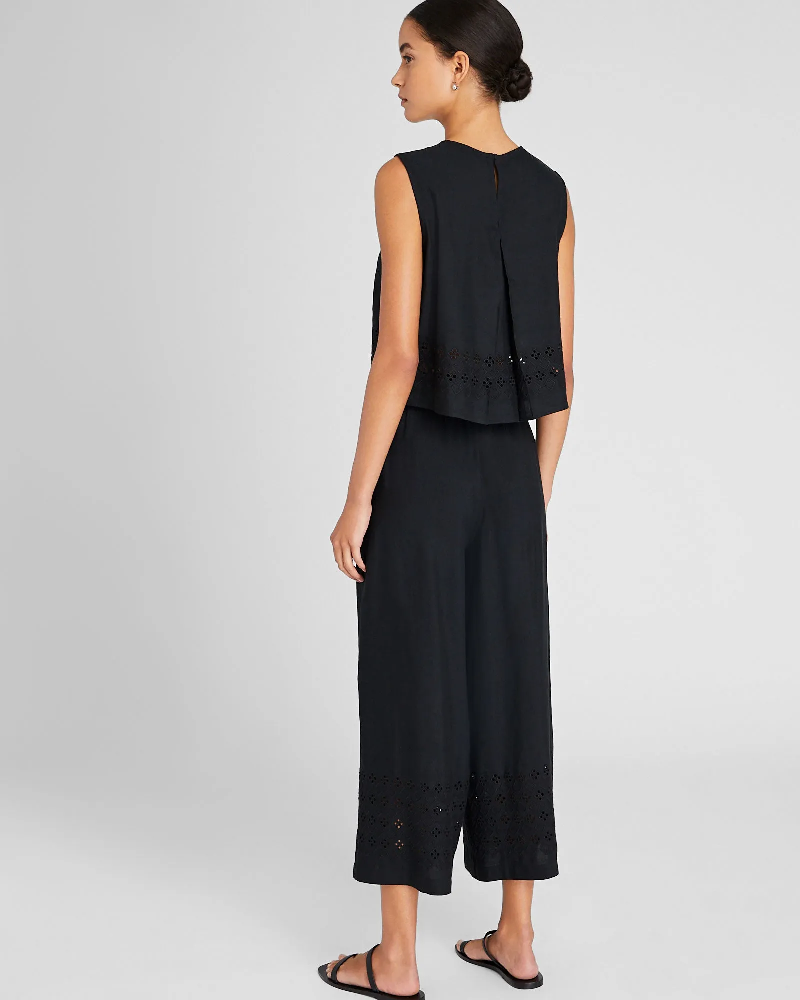 Eyelet Detail Cropped Pant