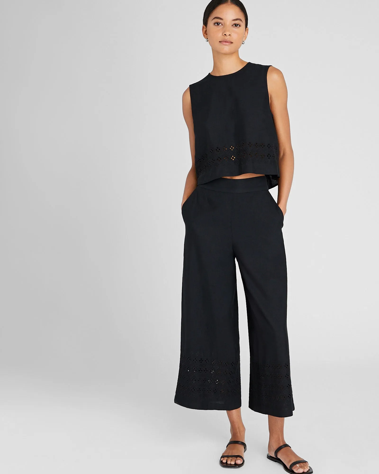 Eyelet Detail Cropped Pant