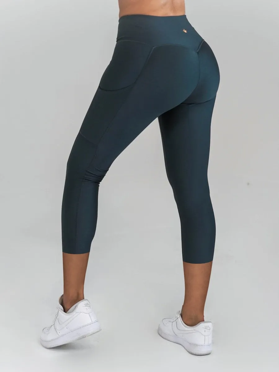 Pristine Pocket Capri Leggings | SLATE
