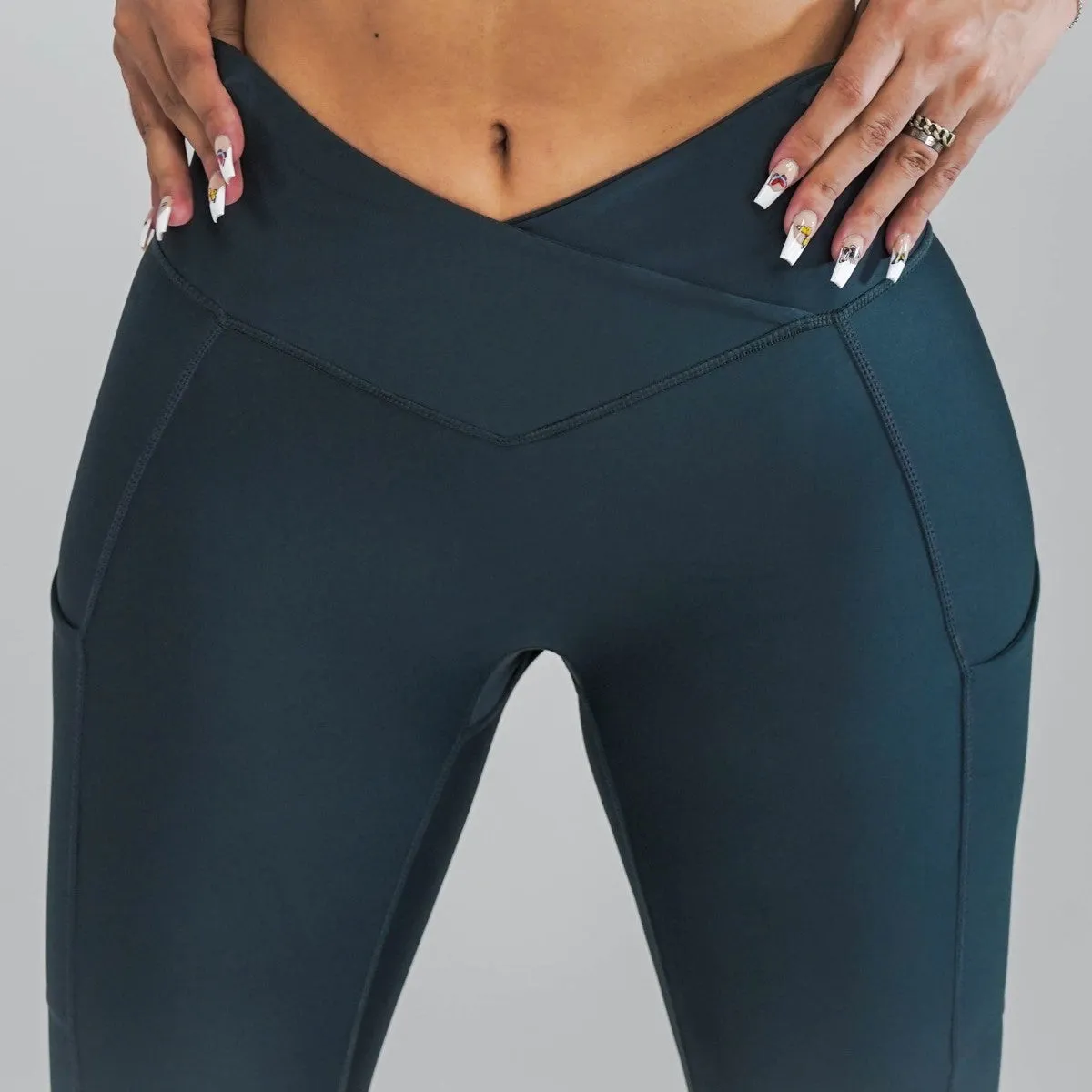 Pristine Pocket Capri Leggings | SLATE
